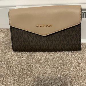 Micheal Kors clutch